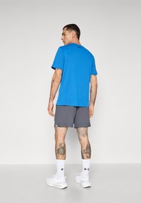 Under Armour VANISH SHORTS - Sports shorts - castlerock/black