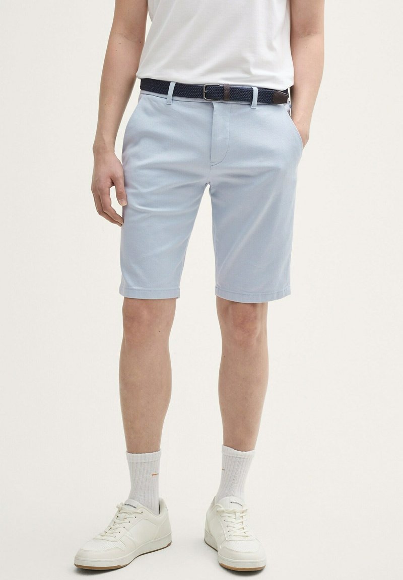 TOM TAILOR STRETCH MIT GÜRTEL - Kratke hlače - light blue white zigzag dobby