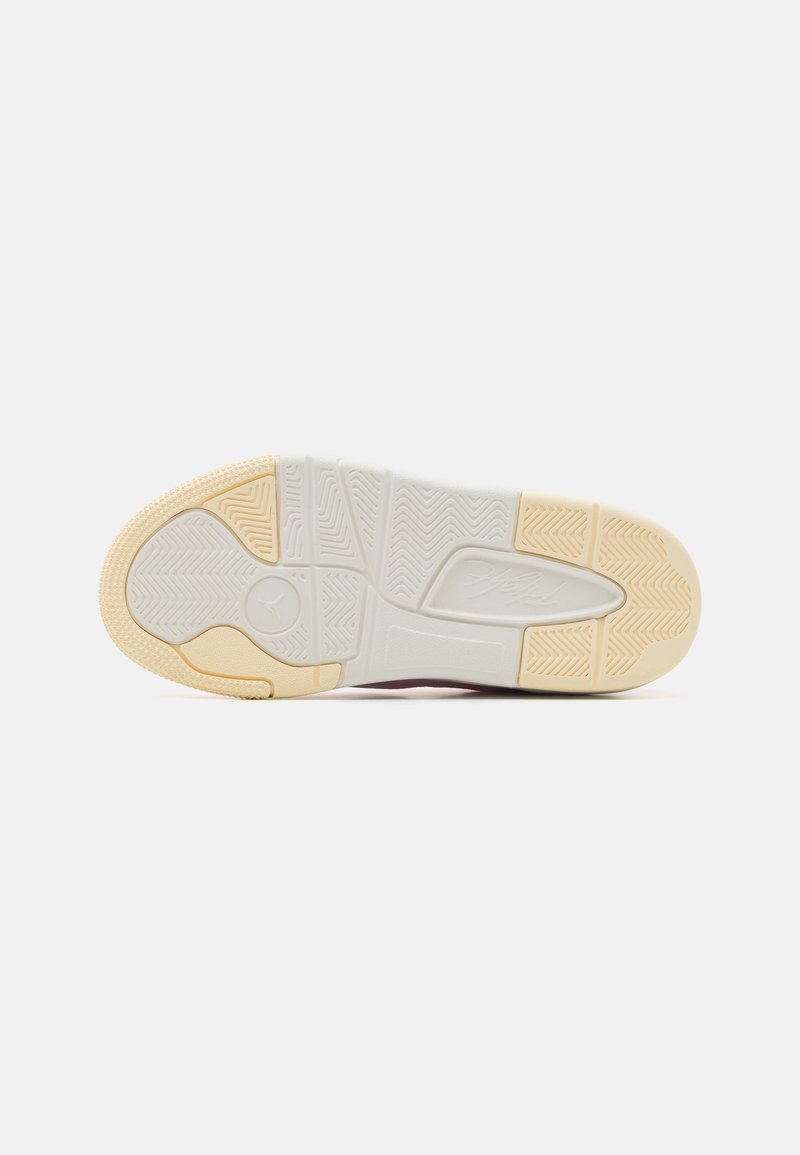 Semelle de sneaker en matériau en caoutchouc, avec une base blanche et des accents beige, texturée avec des motifs en chevron et circulaires.
