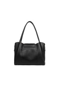 Borsa a tracolla nera in pelle con finitura testurizzata, doppie spalline, tasca frontale e chiusura con zip. Forma rettangolare semplice.