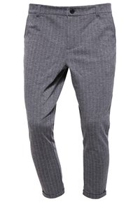 Grijze gestreepte broek gemaakt van een zachte stof, met een fijne streepdessin, slim fit en een knoopsluiting bij de taille.