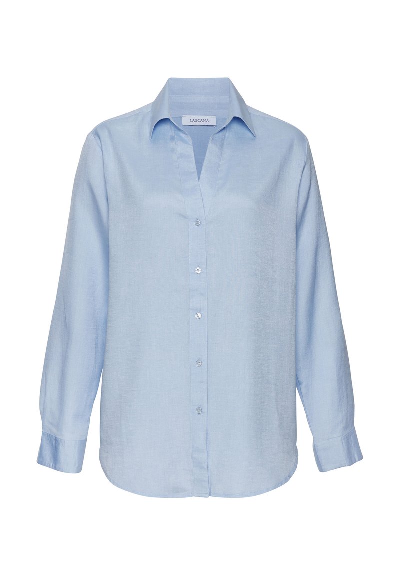 Camisa de manga larga azul claro, fabricada con un tejido texturizado, con escote en V, cierre de botones en el frente y dobladillo redondeado. Etiquetada como "LASCANA."