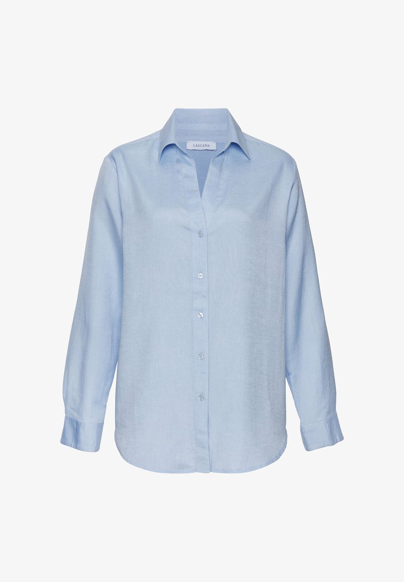Camisa de manga larga azul claro, fabricada con un tejido texturizado, con escote en V, cierre de botones en el frente y dobladillo redondeado. Etiquetada como "LASCANA."