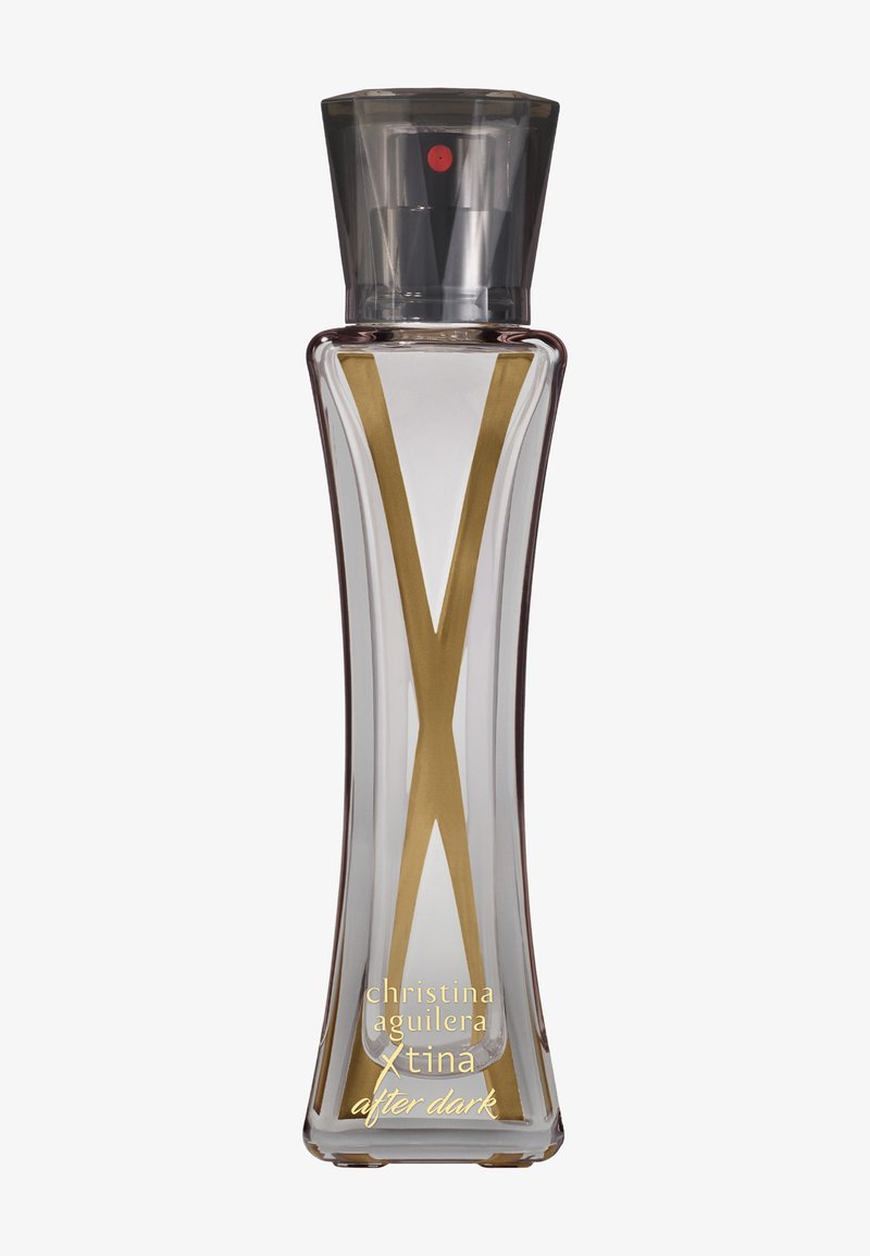 Flacon de parfum en verre transparent avec un design effilé, doté d'accents dorés et d'un bouchon gris foncé. L'étiquette indique "Christina Aguilera Xtina After Dark."