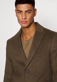 Isaac Dewhirst PEAK - Casaco clássico - new taupe