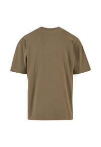 Olivenfarget bomulls T-skjorte, kort erm, rund hals, avslappet passform, glatt tekstur, ensfarget design uten synlige logoer eller mønstre.