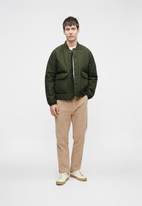 Jack & Jones JPSTKANE JONNIE CUFFED - Pantalones cargo - beige