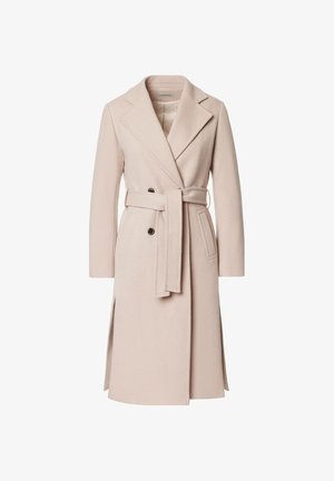 Beżowy płaszcz z wełny z krótkim krojem, z wyciętym kołnierzem, zapięciem na podwójne guziki, kieszeniami bocznymi oraz dopasowanym paskiem w talii.