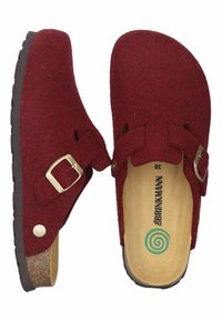 Paar bordeauxfarbene Filzschlüpfschuhe mit verstellbaren Schnallenriemen, Korkfußbetten und markierten Innensohlen in Größe 38.