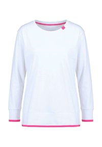 Weißes Langarmshirt mit pinken Abschlüssen an Ärmeln, Saum und Ausschnitt, mit einem kleinen pinken Etikett in der Nähe des Kragens.