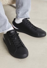 Tommy Hilfiger CORE  - Sneakers basse - triple black