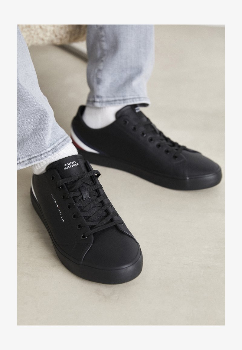 Tommy Hilfiger CORE - Sneakers basse - triple black
