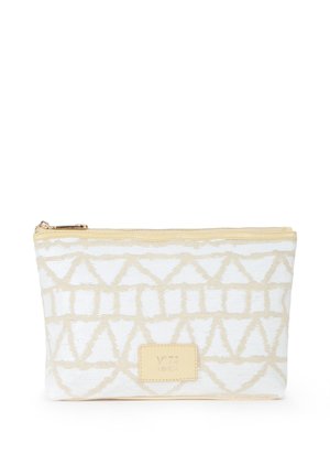 Pochette rettangolare beige e bianca con motivo geometrico, chiusura con zip e piccola toppa in pelle con scritto V73 Venezia sul davanti.