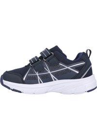 Scarpa da atletica navy con accenti argentati, dotata di tomaia in rete, due cinturini regolabili in velcro e una suola in gomma bianca con dettagli testurizzati.