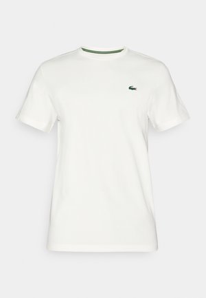 T-shirt en coton blanc à manches courtes, avec une touche de vert sur le col et un petit logo vert sur la poitrine gauche.