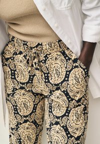 Next JOGGERS - Spodnji deli trenirk - black paisley print