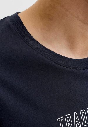 Jack & Jones, T-SHIRT PLUS SIZE LOGO T-SHIRT - Tričko s potlačou - navy blazer