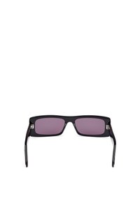 Ochelari de soare dreptunghiulari negri cu lentile purpurii și un design elegant al ramei. Detalii metalice accent pe balamale.