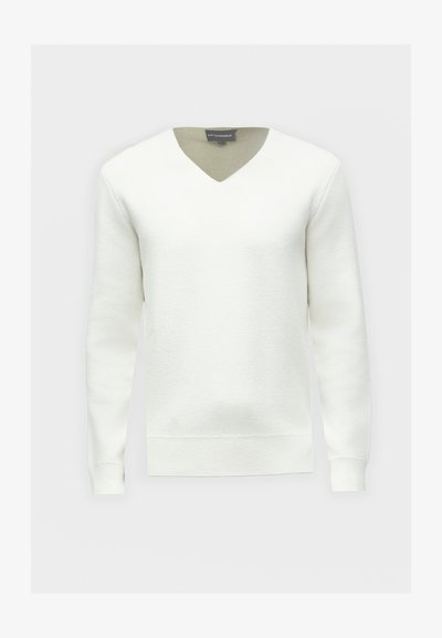 Άσπρο, υφασματώδες βαμβακερό πουλόβερ με V-λαιμόκοψη και μακριά μανίκια. Διαθέτει αντίθετο πράσινο γιακά και ριμπ μανσέτες και στρίφωμα.