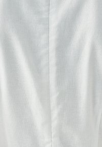 BWLDR RONI - Kotelomekko - white