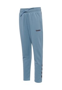 Jasnoniebieskie sportowe spodnie wykonane z miękkiego materiału, z elastycznym pasem i czarnymi akcentami po bokach z detalami logo.