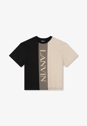 T-shirt à manches courtes noir et beige avec une coupe courte, présentant un motif en zigzag et le texte "LANVIN" en beige sur la section noire.
