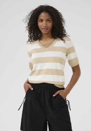 V-neck short-sleeved top in beige and white stripes, made of soft fabric. Paired with black elastic waistband shorts featuring pockets.
