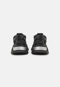 Steve Madden KINGDOM-E - Tenisky - black/silver