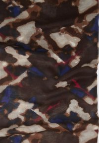 Stof met een donkerbruine achtergrond met abstracte vormen in crèmekleurige, blauwe en rode tinten. Glad textuur, lichtgewicht en vloeiende uitstraling.