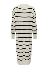 Robe cardigan rayée en tricot beige clair, mettant en avant des rayures horizontales noires, une texture côtelée, des manches longues et une coupe décontractée.