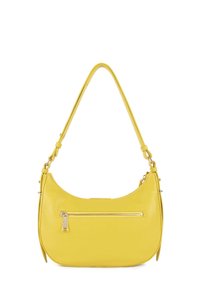 Borsa a spalla gialla in pelle con forma curva, tracolla rimovibile e tasca frontale con zip. Finitura texture con hardware in legno di argento.