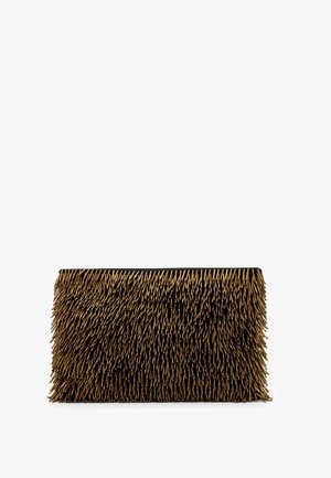 Rechteckige schwarze Clutch, die komplett mit dichten, hervorstehenden goldenen Metallspitzen bedeckt ist.