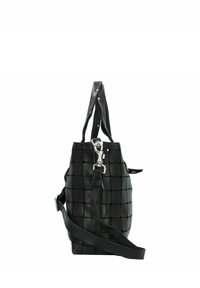 Bolso de mano de cuero negro con patrón de cuadrícula texturizada, asa superior, correa de hombro desmontable y detalles de hardware en plata.