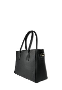 Zwarte leren tote bag met een gestructureerd oppervlak, twee lange handvatten, rechthoekige vorm en een gouden metalen accent aan de zijkant.