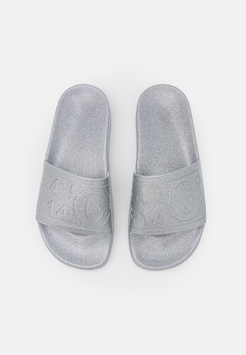 Damen Sneaker | MM6 Maison Margiela HOTEL POOL SLIDES Badesandale silver/silberfarben - DI09439 Damen Sneaker | MM6 Maison Margiela HOTEL POOL SLIDES Badesandale silver/silberfarben - DI09439