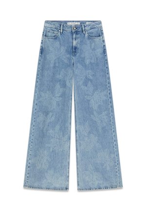 Jean large bleu clair en denim, présentant un motif subtil de feuilles, des poches avant et une fermeture à bouton à la taille.