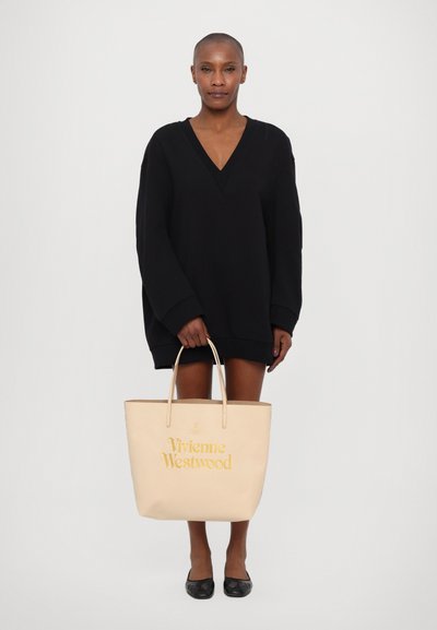 Vivienne Westwood STUDIO - Velika torba - pink/gold