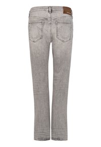 Szare dżinsy z prostą nogawką, wyposażone w dwie tylne kieszenie oraz skórzaną metkę na pasku. Gładka struktura, minimalne wyblakanie.