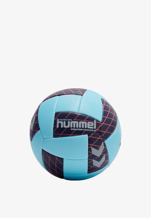 Balón de entrenamiento con un diseño azul y marino, superficie texturizada y un patrón de cuadrícula roja con el logotipo "Hummel Evolution Energizer AR".