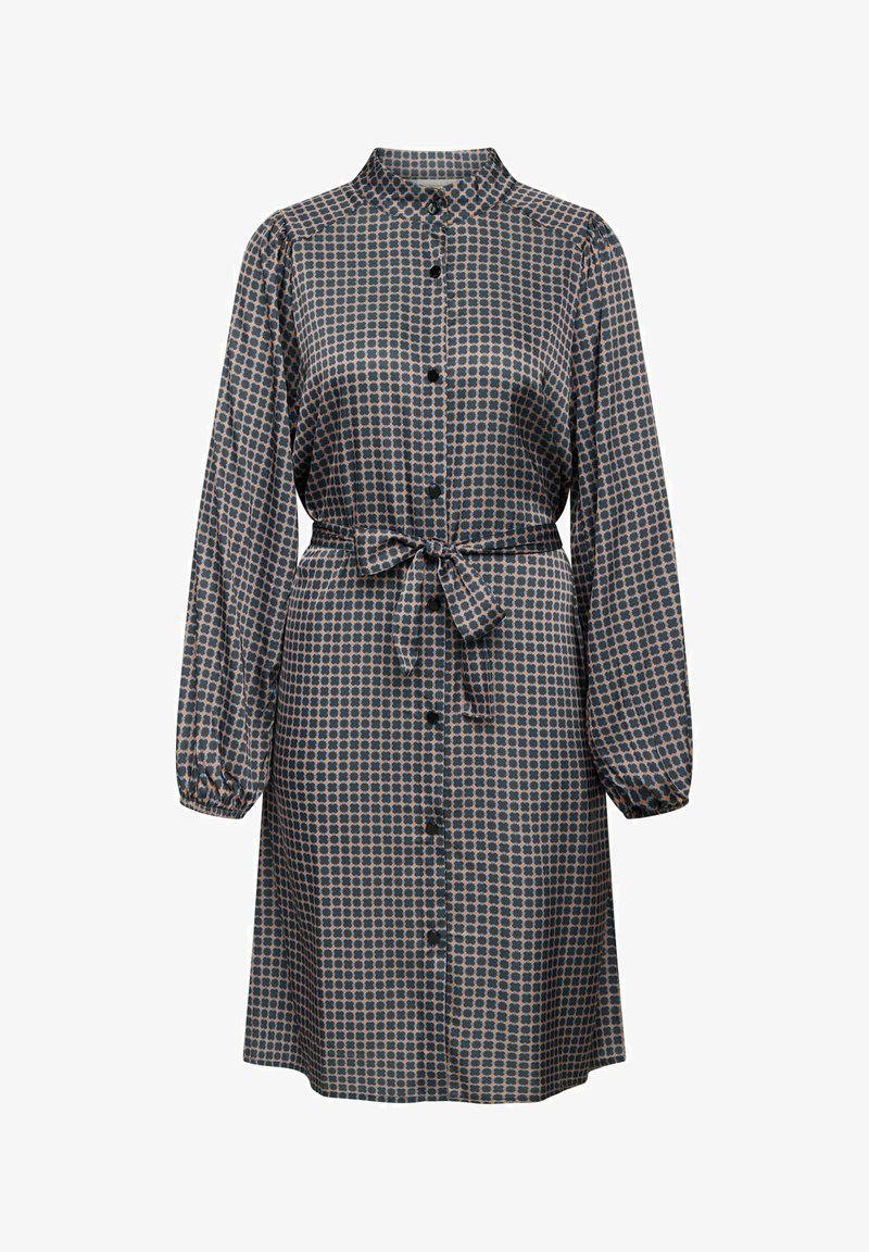 Haljina dugih rukava od tamnog uzorkovanog materijala s kragnom, preklapanjem na dugmad i remenom oko struka, koja ima geometrijski dizajn u prigušenim bojama.