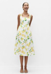 Dobber vardagsklaenning lemon print d5z21c01g t11 — klänning med fickor från Zalando