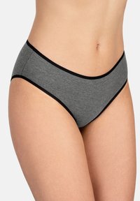 Grijze katoenen hipsteronderbroek met zwarte elastische afwerking bij de taille en beenopeningen, met een gladde textuur en eenvoudig ontwerp.
