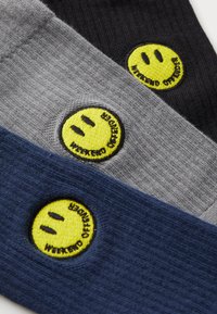 Weekend Offender SMILEY SPORT UNISEX 3 PACK - Κάλτσες - navy/black/grey