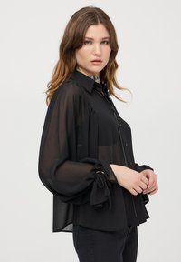 Terranova CON MANICHE A SBUFFO E POLSINI ARRICCIATI - Camicia - nero