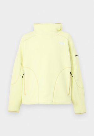 Hellgelbe Fleecejacke mit hohem Kragen, zwei vorderen Reißverschlusstaschen und einem kleinen Logo auf der linken Brust sowie der Tasche am linken Ärmel.