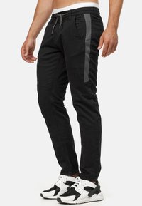 INDICODE JEANS HOSE BRUNO - Pantalones - black
