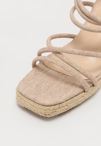 RAID LOTTYS - Sandalias con plataforma - natural