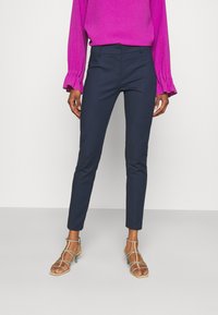 Patrizia Pepe - PANTALONI/TROUSERS - Püksid - navy Väikepilt 1