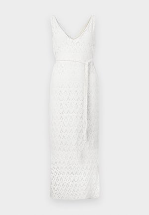 Rochie albă fără mâneci, cu decolteu în V, având un model texturat cu diamante, talie ajustată și curea legată. Finisaj de material neted.
