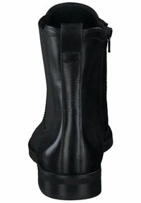 Botín de cuero negro hasta el tobillo con un acabado suave, diseño slim, cremallera trasera y punta redonda. Suela negra robusta con un dibujo mínimo.